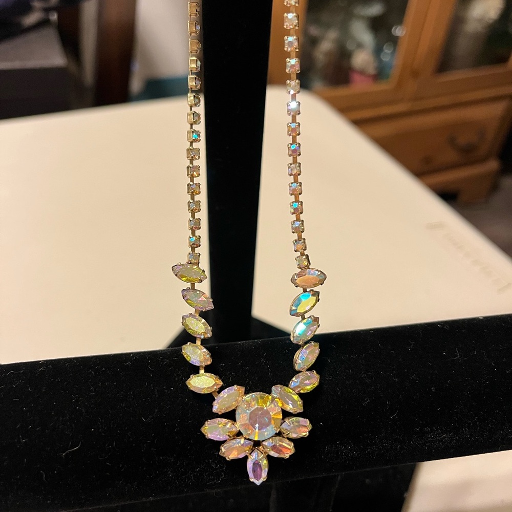 Costume jewelry necklace